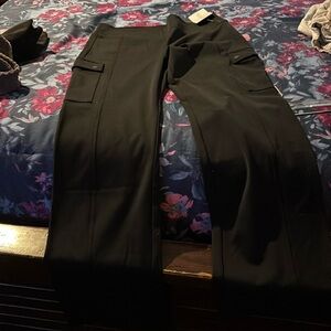 Never worn Athleta Delaney Straight Cargo pants ya